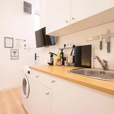 I New I Ac I Urban - Moon * Budapest