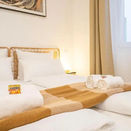 I New I Ac I Urban - Moon Apartment