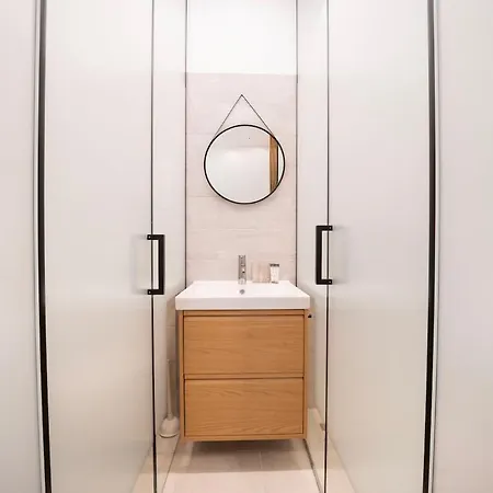 I New I Ac I Urban - Moon