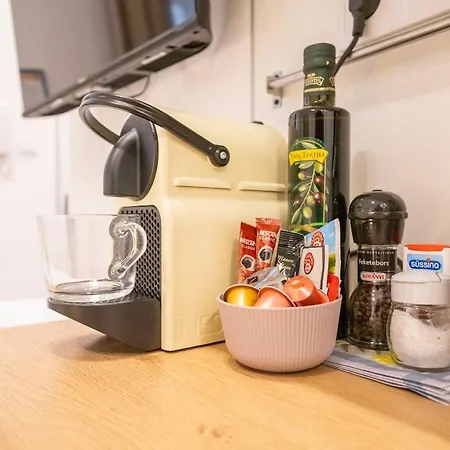 I New I Ac I Urban - Moon *