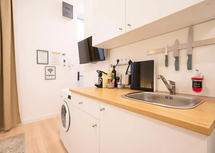 I New I Ac I Urban - Moon * Budapešť
